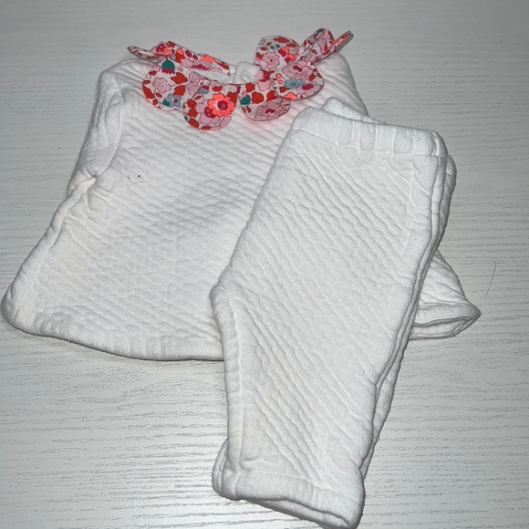 Jacadi - Baby Girl Comfort Set, Size 6M. Slight discoloration. - Picture 2 of 4